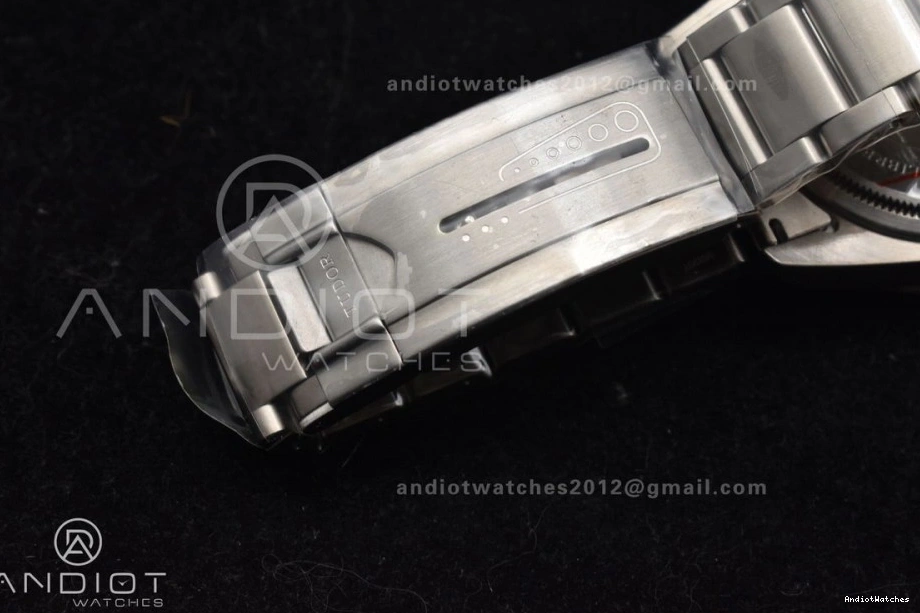 XF 1013 on Best Titanium Black A Popular Edition Titanium 1:1 Bracelet Black Dial Ceramic Pelagos 1102